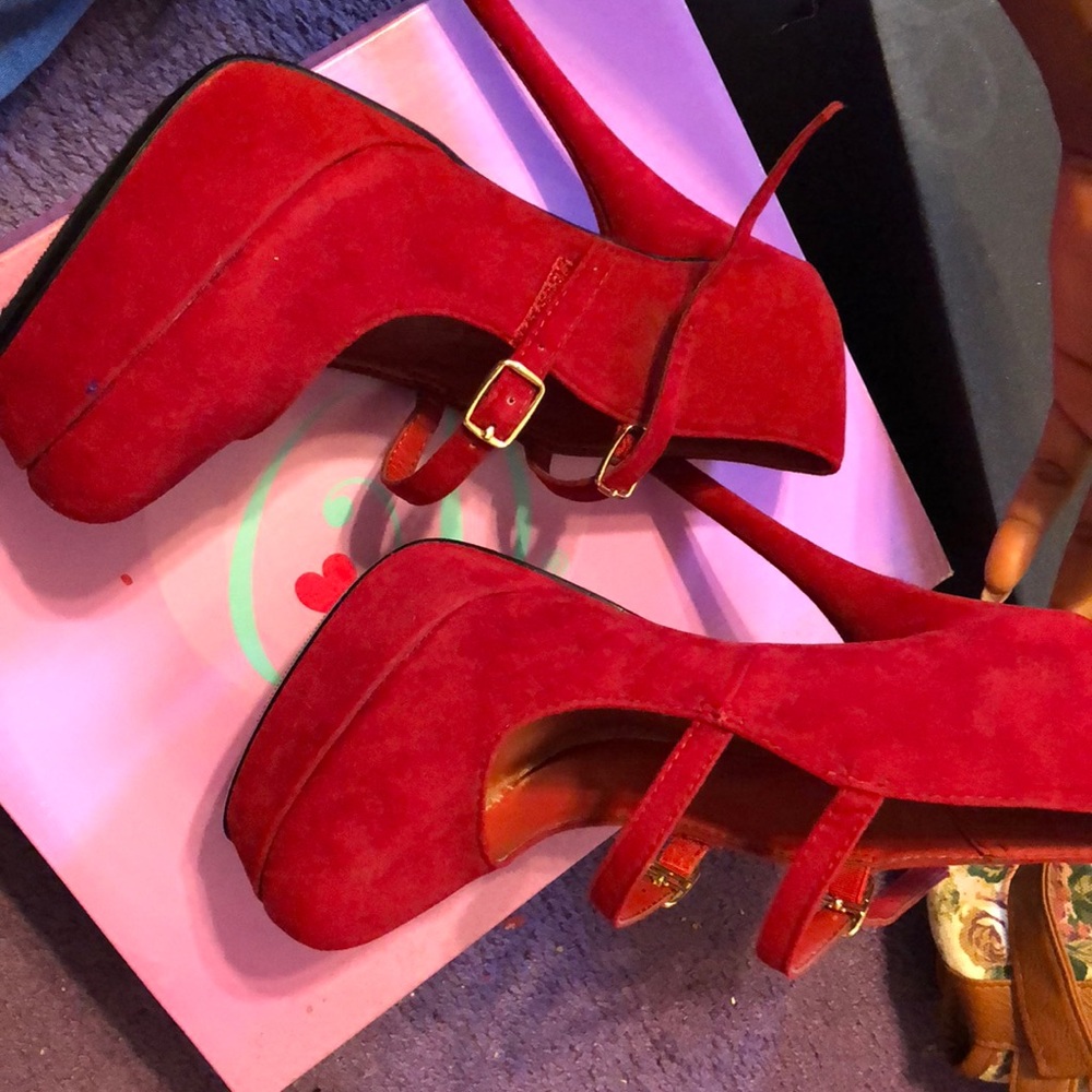 Red Heels - Picture 2 of 4